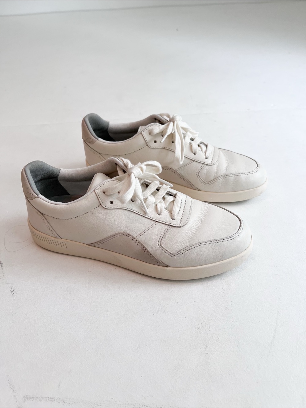 Everlane Women’s Leather Lace-Up Sneakers